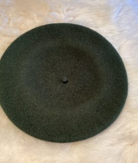 Wollen baret groen