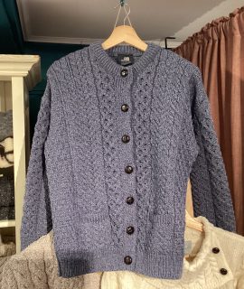 Aran kabelvest met knopen (2 kleuren)