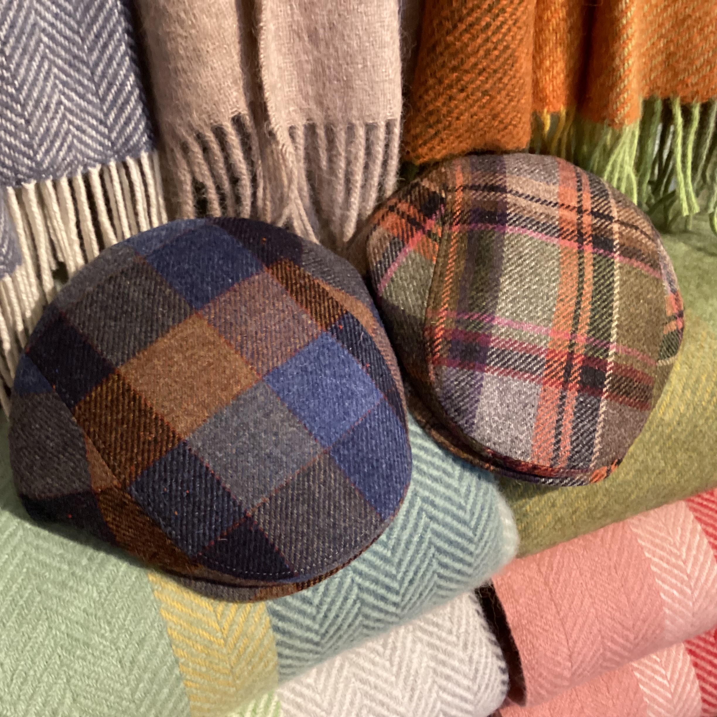 Wollen winterpetten in herfstkleuren