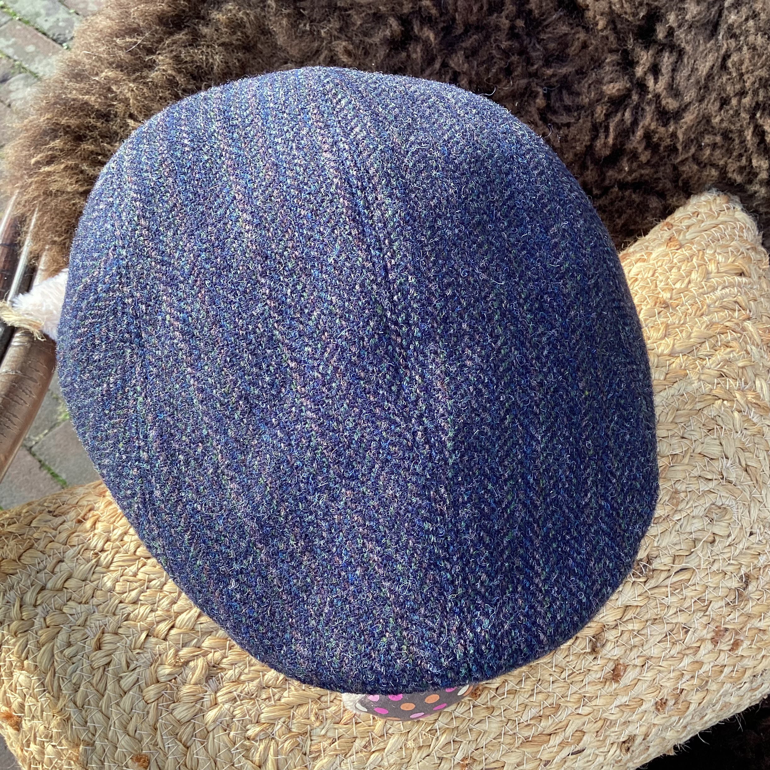 Tweed pet met oorwarmers